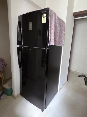 Furnished Amenities in 2 BHK Apartment at Lodha Amara, Kolshet Road – for Rent
