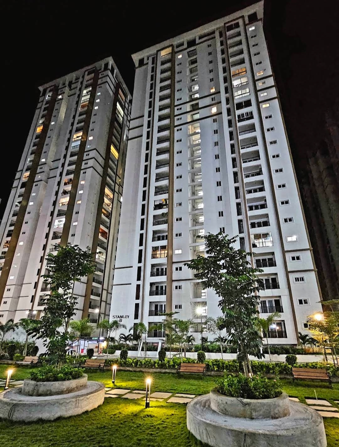 2 BHK Apartment For Rent in SMR Vinay Iconia Hyderabad