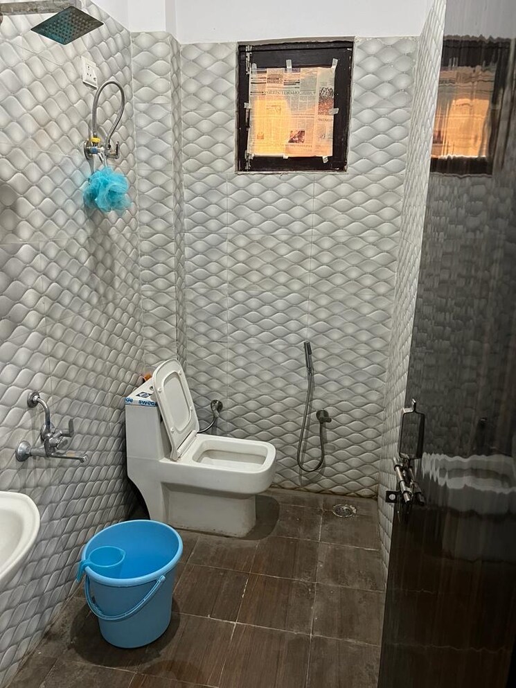Bathroom, pristine-homes 2.5 Bedroom 1000 Sq.Ft. Independent House In Sadullapur Greater Noida 8833712