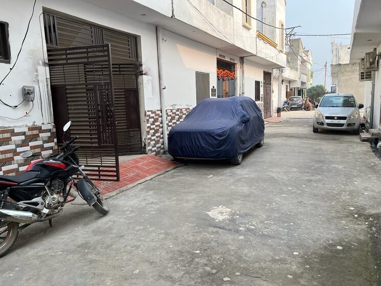  Parking, pristine-homes 2.5 Bedroom 1000 Sq.Ft. Independent House In Sadullapur Greater Noida 8833712