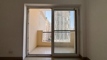Room in 2 BHK Apartment at Amrapali Golf Homes, Sector 4 Greater Noida – for Rent