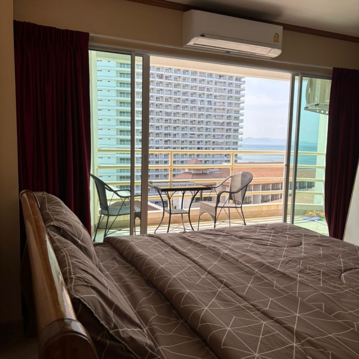 2 BHK + Pooja Room Apartment For Rent in Oxford Apartments Bandra West