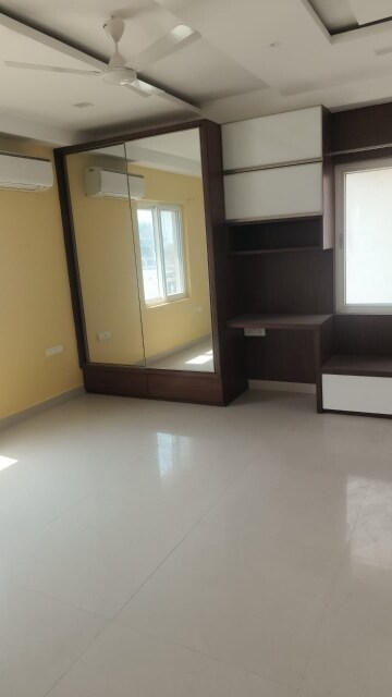 Room in 4 BHK Builder Floor at Movie Towers, Kokapet – for Rent