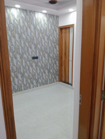 Master Bedroom in 2 BHK Builder Floor at Govindpuri – for Rent