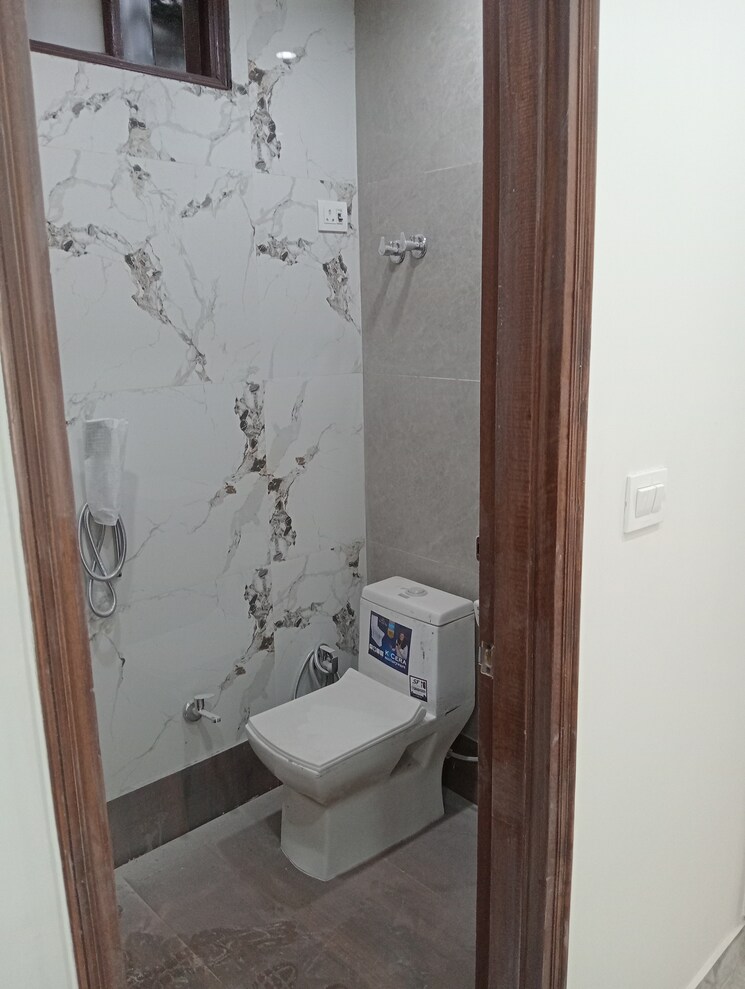 Bathroom, govindpuri 3 Bedroom 900 Sq.Ft. Builder Floor In Govindpuri Delhi 8833790