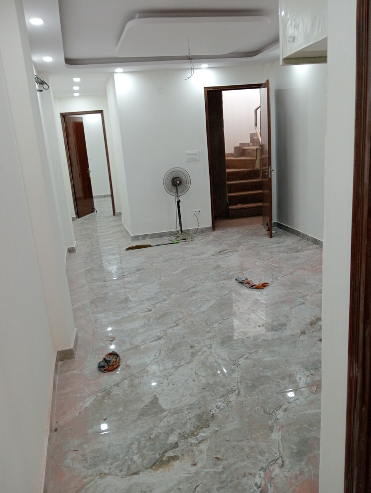 Room, govindpuri 3 Bedroom 900 Sq.Ft. Builder Floor In Govindpuri Delhi 8833790