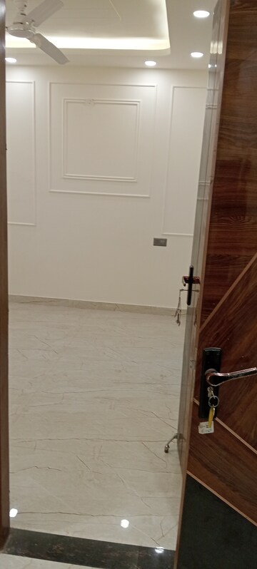 Furnished Amenities in 3 BHK Builder Floor at Govindpuri – for Rent