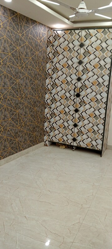 Room in 3 BHK Builder Floor at Govindpuri – for Rent
