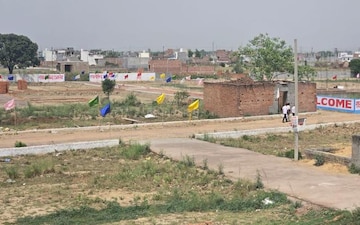 Plot For Sale in Sector 63