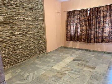 Room in 2 BHK Apartment at Narayan Niwas Chembur, Chembur – for Rent