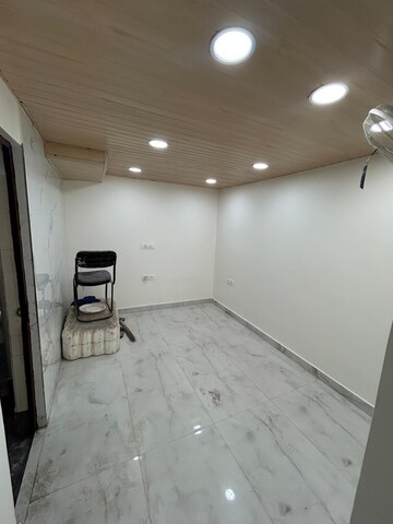 Room in 1.5 BHK Apartment at Priyadarshni Apartments, Paschim Vihar – for Rent