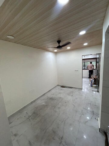 Room in 1.5 BHK Apartment at Priyadarshni Apartments, Paschim Vihar – for Rent