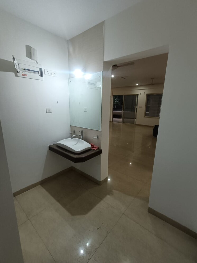 Bathroom, bell-flower 3 Bedroom 2400 Sq.Ft. Apartment In Baner Pune 8833864