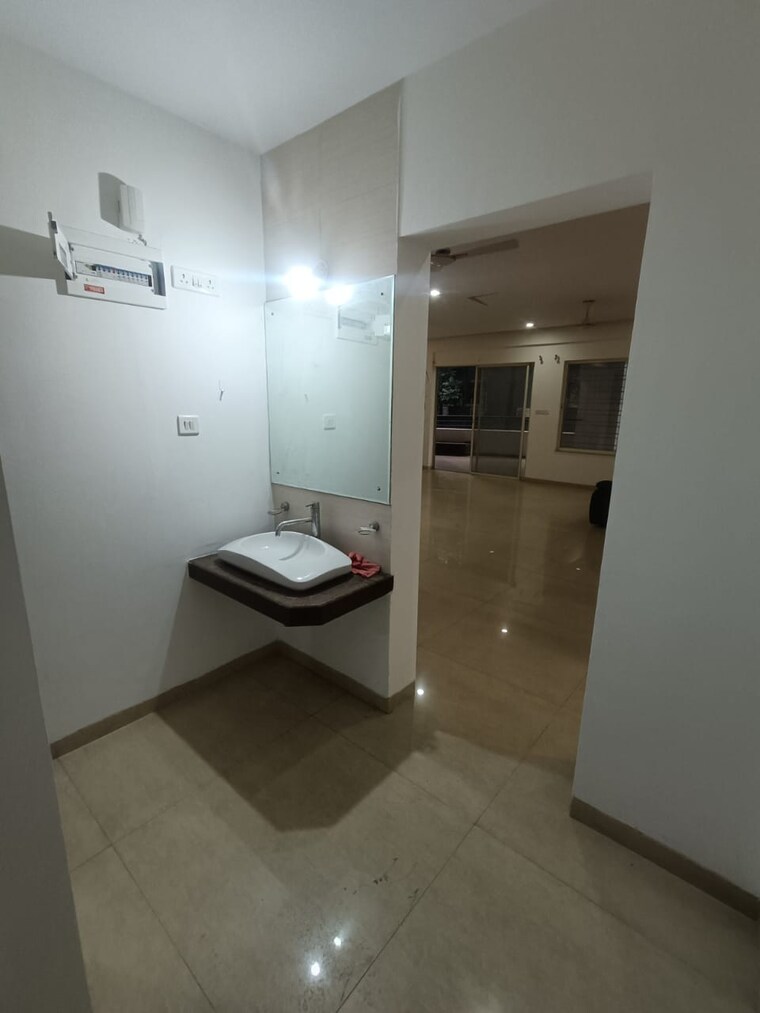 Bathroom, bell-flower 3 Bedroom 2400 Sq.Ft. Apartment In Baner Pune 8833864