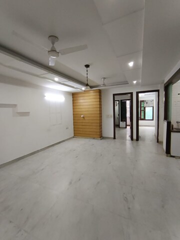 Room in 3.5 BHK Apartment at Triveni Apartments CGHS, Paschim Vihar – for Rent