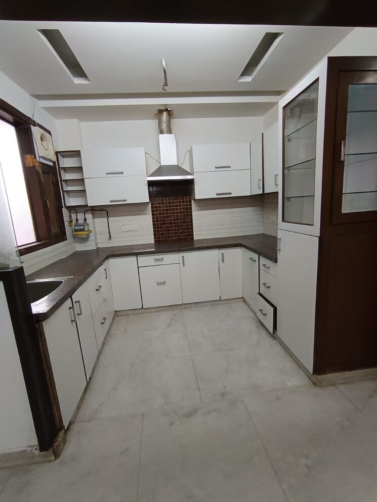 Kitchen, triveni-apartments-cghs 3.5 Bedroom 1450 Sq.Ft. Apartment In Paschim Vihar Delhi 8833861