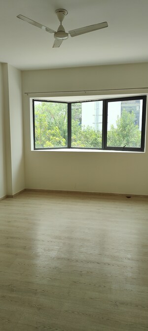 Room in 3 BHK Apartment at Ireo Skyon, Sector 60 – for Sale