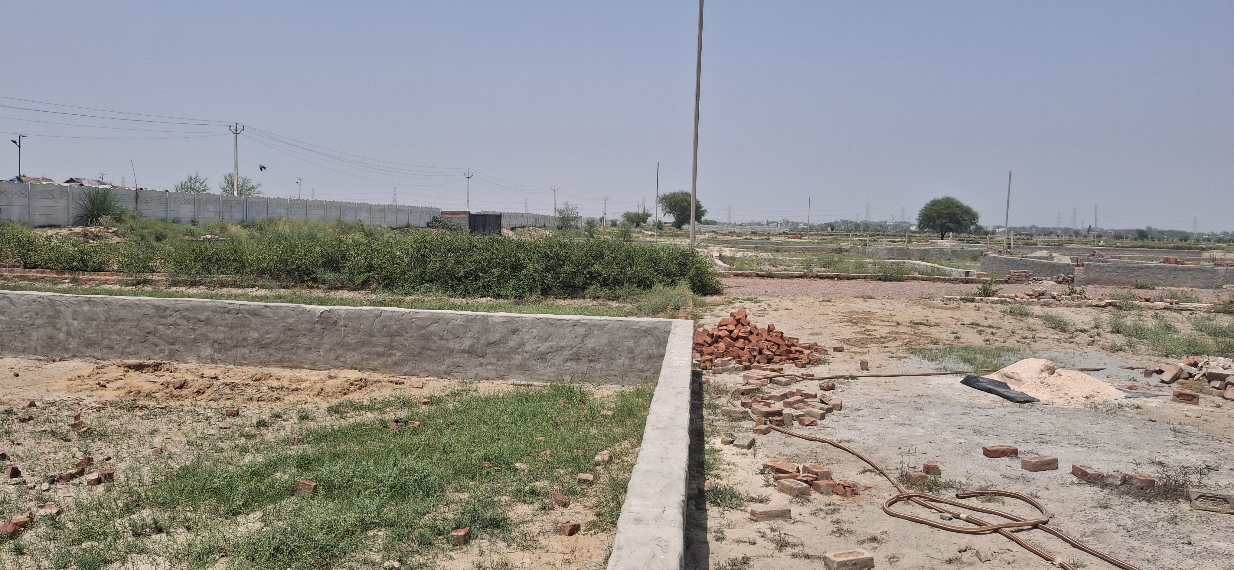 Plot For Sale in Mk Propty 