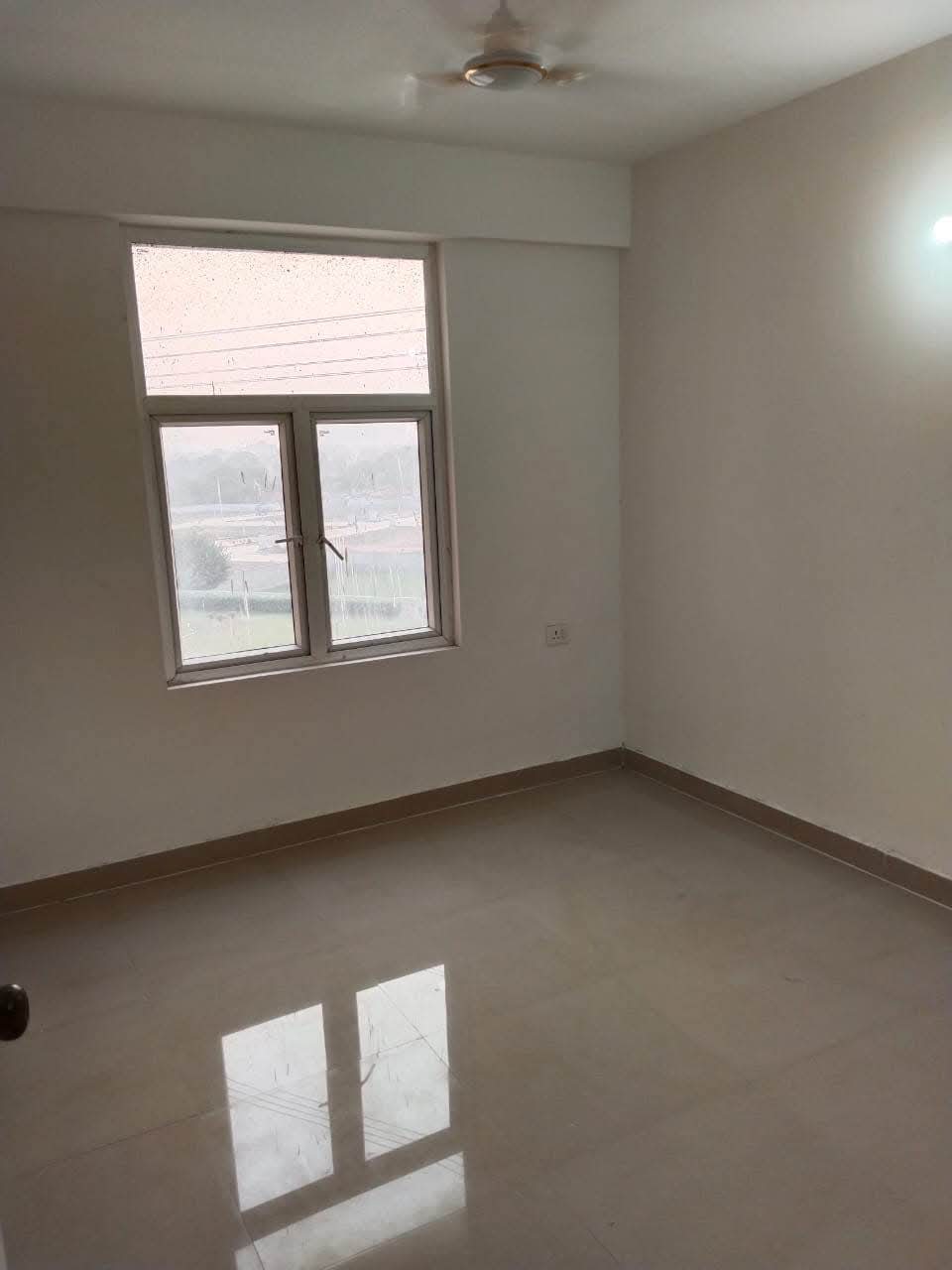 2 BHK + Servant Room Apartment For Rent in Zara Rossa