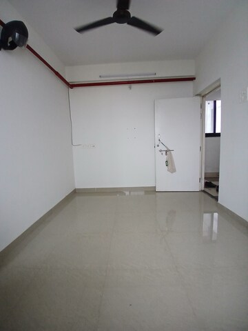Room in 1 BHK Apartment at Vastukala Niwara CHS, Goregaon West – for Rent