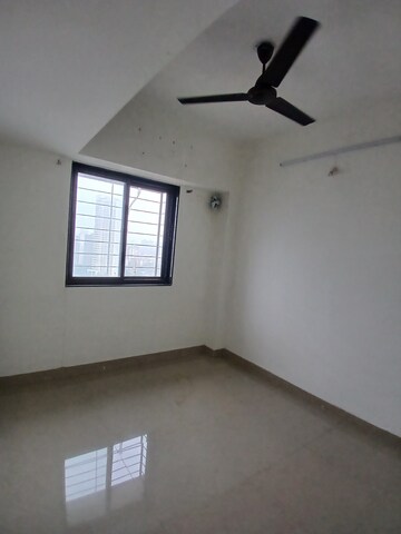 Room in 1 BHK Apartment at Vastukala Niwara CHS, Goregaon West – for Rent