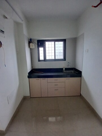 Room in 1 BHK Apartment at Vastukala Niwara CHS, Goregaon West – for Rent