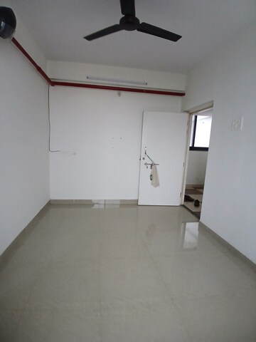 Room in 1 BHK Apartment at Vastukala Niwara CHS, Goregaon West – for Rent