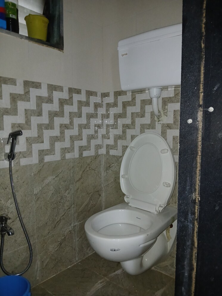Bathroom, vastukala-niwara-chs 1 Bedroom 484 Sq.Ft. Apartment In Goregaon West Mumbai 8833883