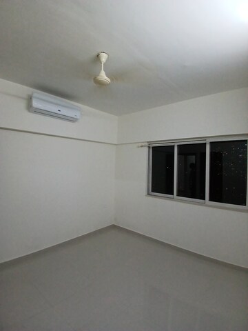 Furnished Amenities in 1 BHK Apartment at Omkar Signet, Malad East – for Rent