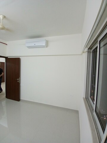 Furnished Amenities in 1 BHK Apartment at Omkar Signet, Malad East – for Rent