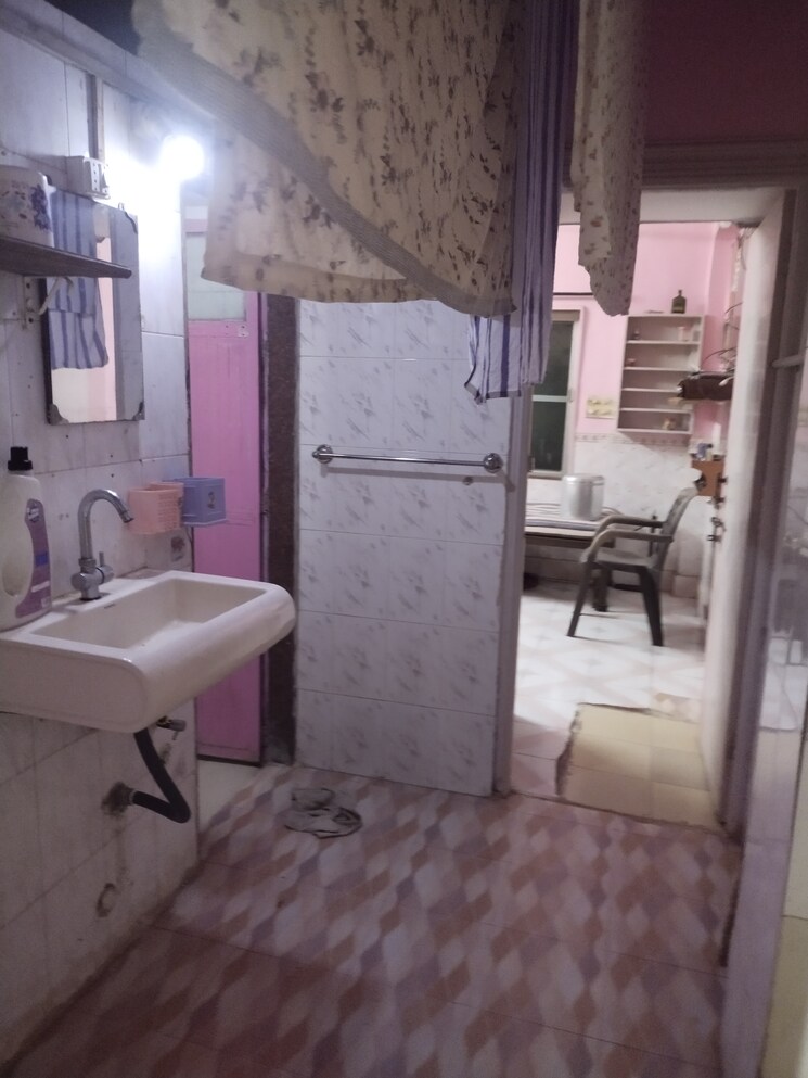 Bathroom, kurla-kamgar-chs 1 Bedroom 700 Sq.Ft. Villa In Kurla Mumbai 8833917