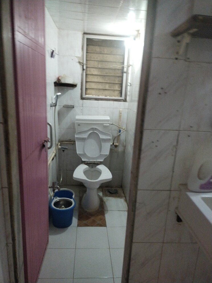 Bathroom, kurla-kamgar-chs 1 Bedroom 700 Sq.Ft. Villa In Kurla Mumbai 8833917