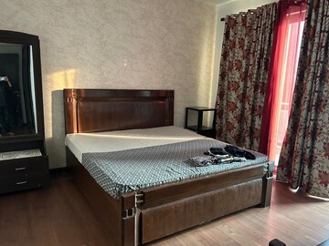 Bedroom in 4 BHK Builder Floor at Auram Floor, South City 2 – for Rent