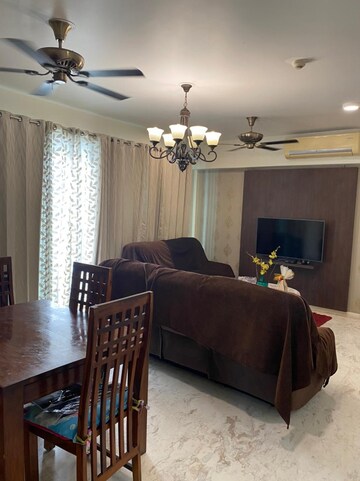 Bedroom in 4 BHK Builder Floor at Auram Floor, South City 2 – for Rent