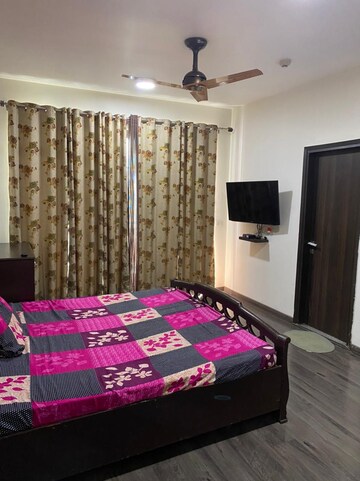 Bedroom in 4 BHK Builder Floor at Auram Floor, South City 2 – for Rent