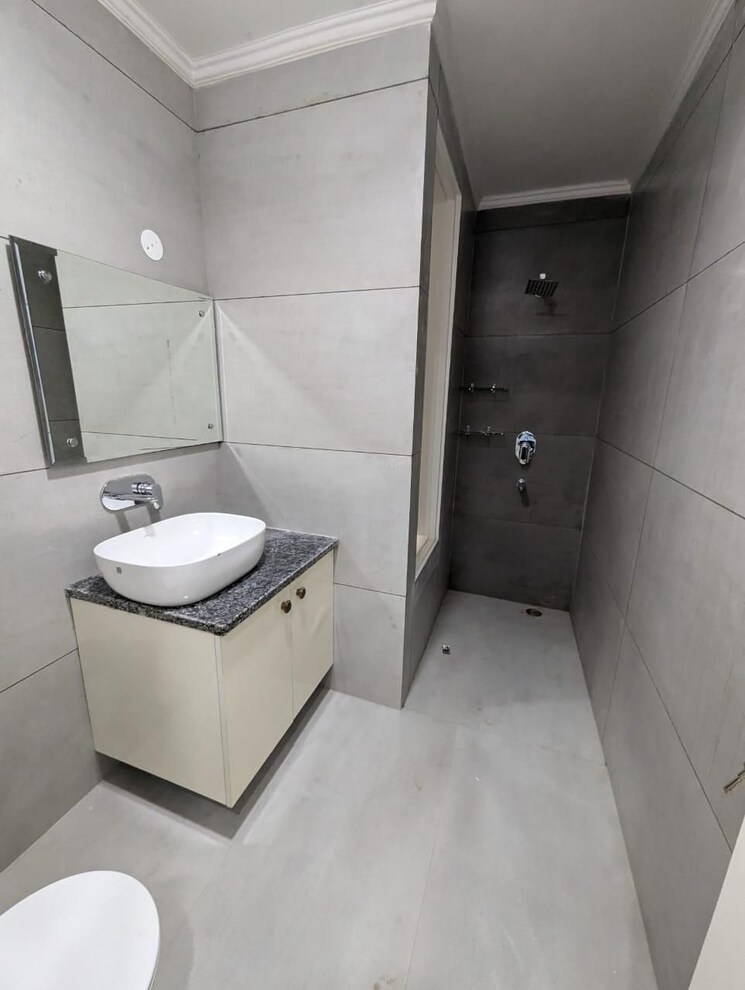 Bathroom, sector 51 3 Bedroom 2000 Sq.Ft. Builder Floor In Sector 51 Gurgaon 8833927