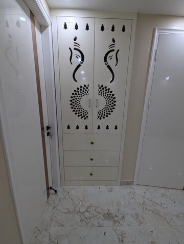 Building Lobby in 3 BHK Builder Floor at Sector 51 – for Rent