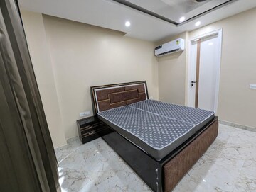 Bedroom in 3 BHK Builder Floor at Sector 51 – for Rent