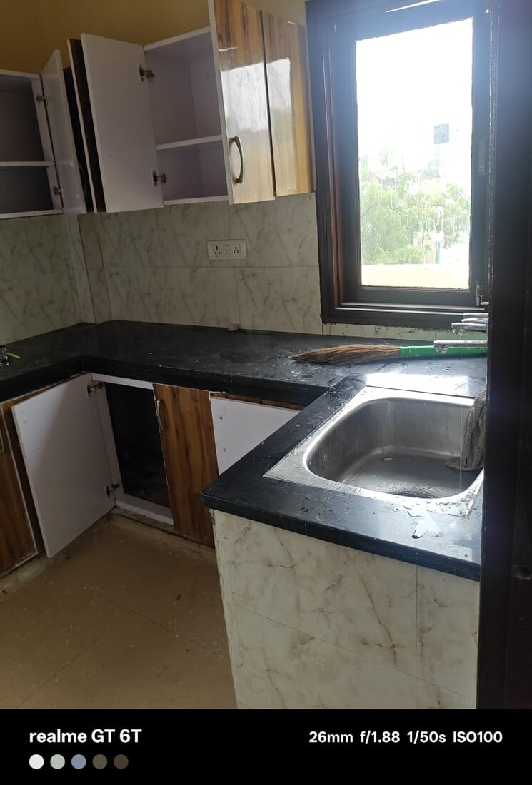 Kitchen, mayur vihar phase 1 3 Bedroom 1200 Sq.Ft. Builder Floor In Mayur Vihar Phase 1 Delhi 8833934