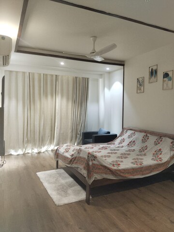 Living Room in 3 BHK Builder Floor at Auram Floor, South City 2 – for Rent