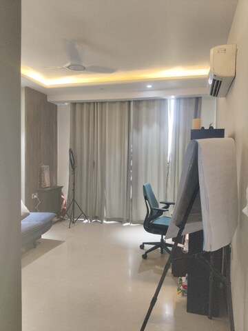 Master Bedroom in 3 BHK Builder Floor at Auram Floor, South City 2 – for Rent