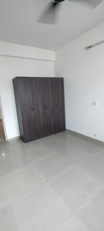 Room in 2 BHK Apartment at BBD Green City Sun Breeze Apartments, Gomti Nagar – for Rent