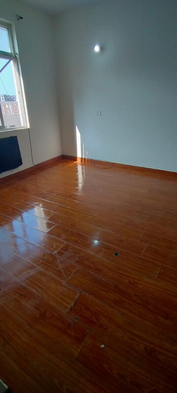 Room in 2 BHK Apartment at BBD Green City Sun Breeze Apartments, Gomti Nagar – for Rent