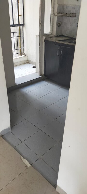 Room in 2 BHK Apartment at BBD Green City Sun Breeze Apartments, Gomti Nagar – for Rent