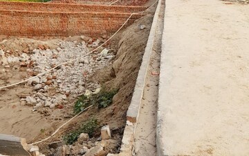 Plot For Sale in Kalindi Kunj