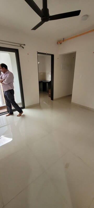 Room in 2 BHK Apartment at Runwal Eirene, Balkum Pada – for Rent