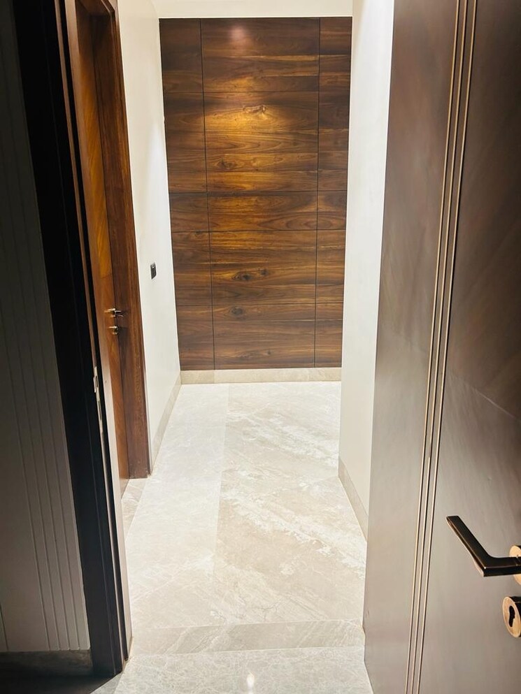 Balcony, sector 26 4 Bedroom 300 Sq.Yd. Builder Floor In Sector 26 Gurgaon 8834030