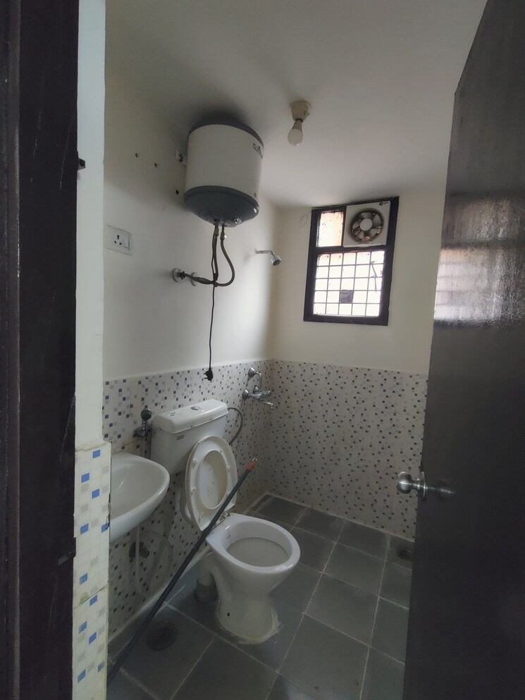Bathroom, apex-our-homes 2 Bedroom 750 Sq.Ft. Apartment In Sector 37c Gurgaon 8834015