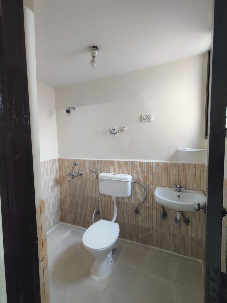 Bathroom, apex-our-homes 2 Bedroom 750 Sq.Ft. Apartment In Sector 37c Gurgaon 8834015
