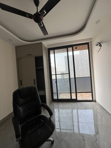 Living Room in 4 BHK Builder Floor at Uppal Southend, Sector 49 – for Rent